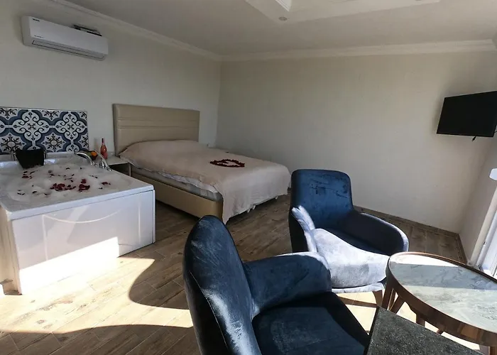 Blue Lagoon Village גאזיפאשה