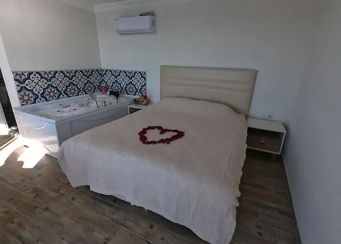 Blue Lagoon Village * גאזיפאשה
